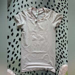 Lululemon light pink tee